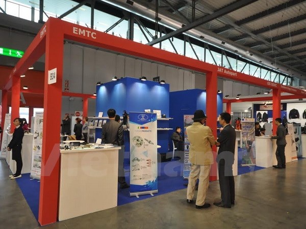 Viet Nam tham gia Hoi cho xe may EICMA 2015 tai Italy hinh anh