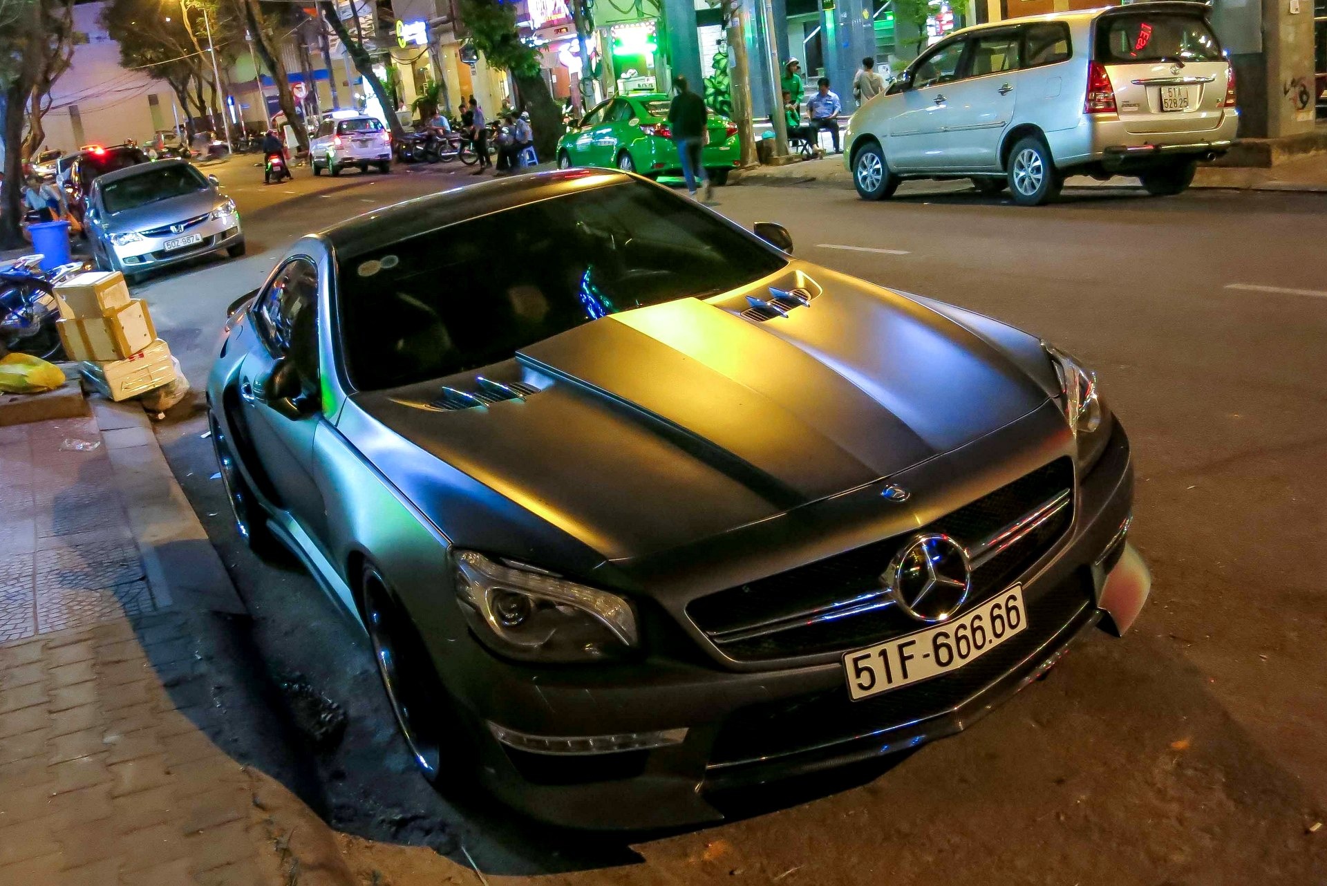 Mercedes SL bien ngu quy 6 o Sai Gon hinh anh