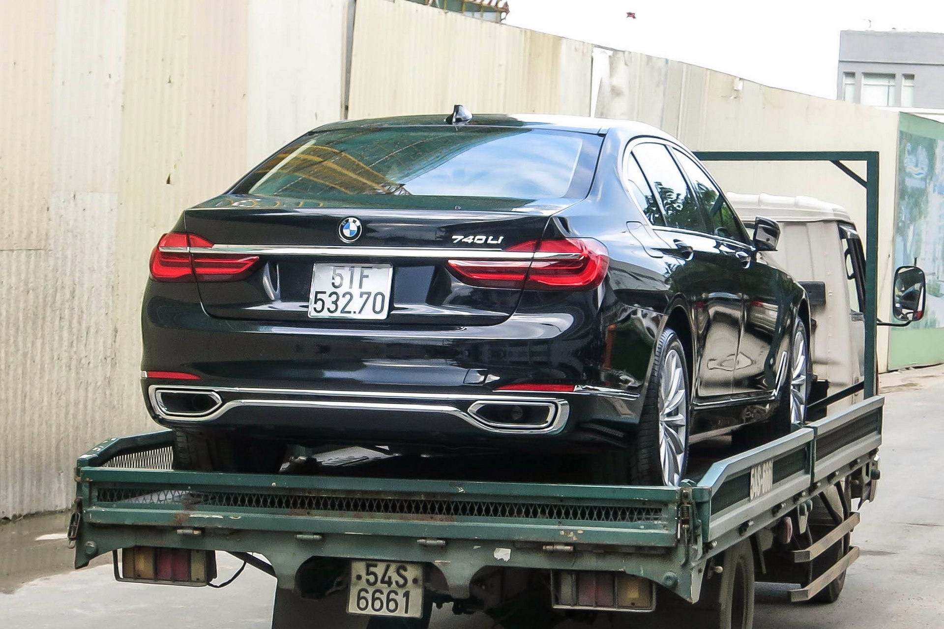 BMW 740Li doi moi dau tien ra bien so tai Viet Nam hinh anh