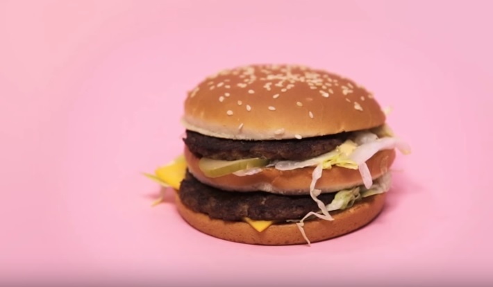 Mon hang dau tien duoc ban tren mang Internet la gi? hinh anh