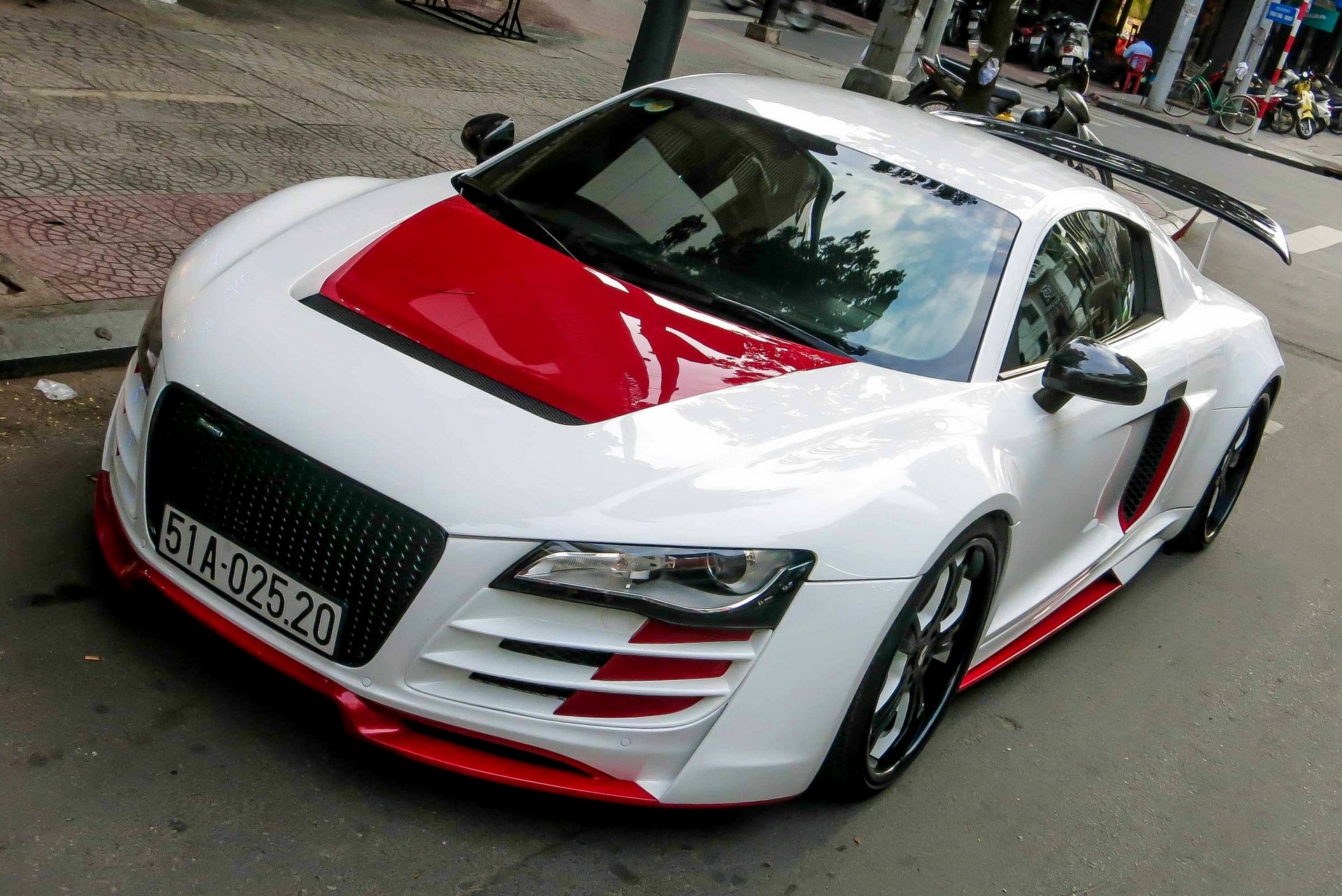 Sieu xe Audi R8 do mau doc o Sai Gon hinh anh