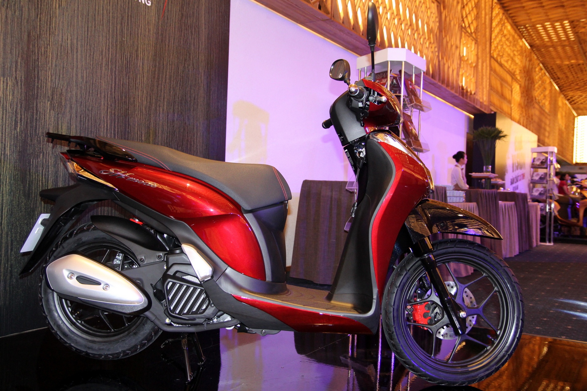 Anh thuc te Honda SH mode mau moi vua ra mat tai Viet Nam hinh anh