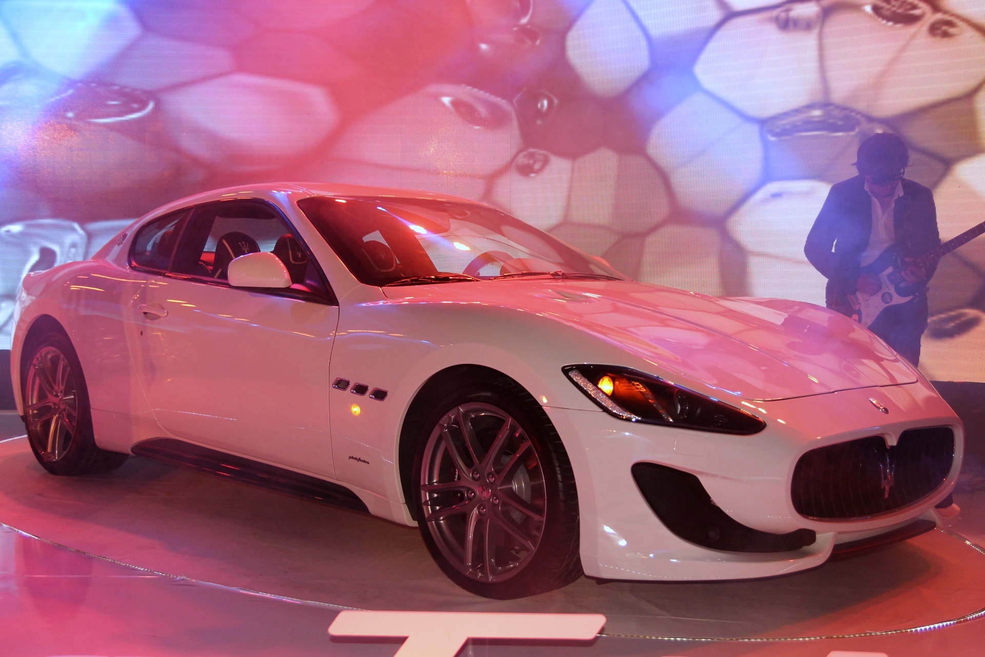 Chi tiet Maserati GranTurismo Sport chinh hang dau tien hinh anh