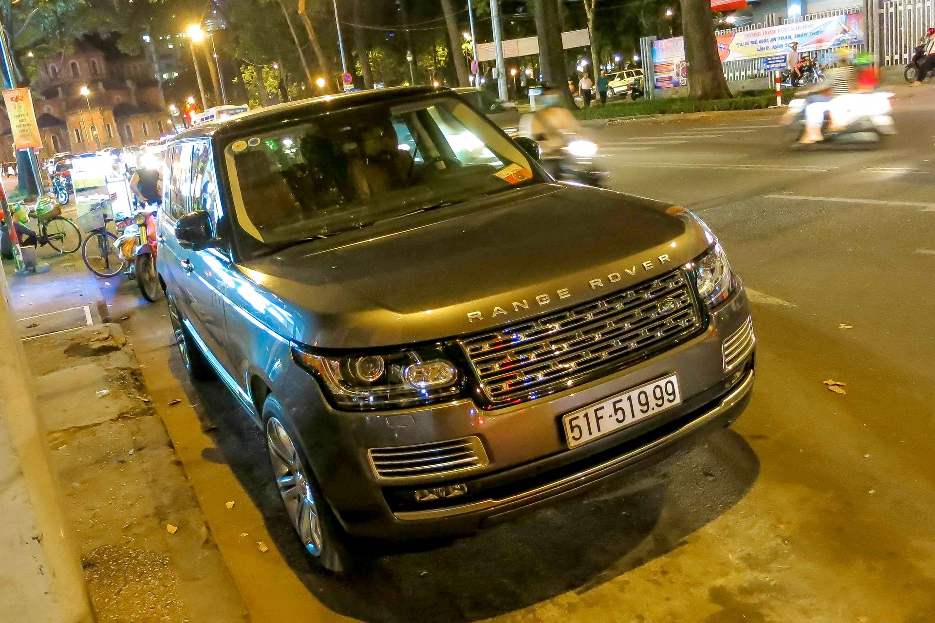 Range Rover Black Edition mau doc o Sai Gon hinh anh