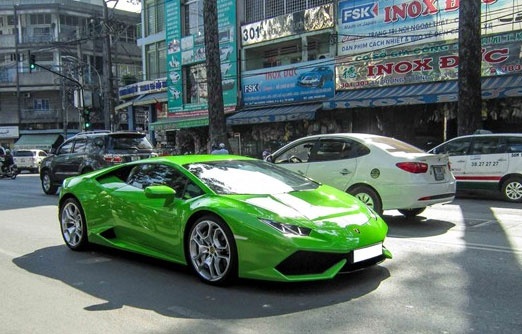 Sieu xe Huracan mau xanh la lan banh tren duong Sai Gon hinh anh
