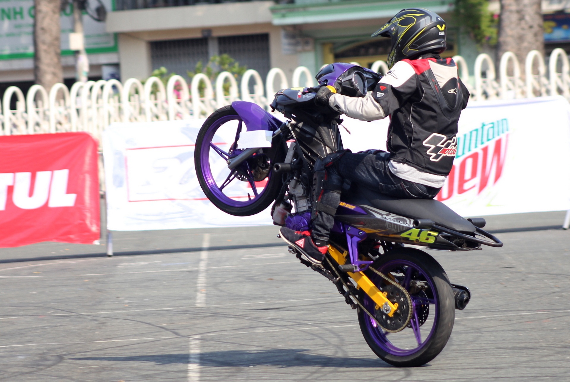 Trinh dien moto mao hiem tai Motul Stunt Fest hinh anh