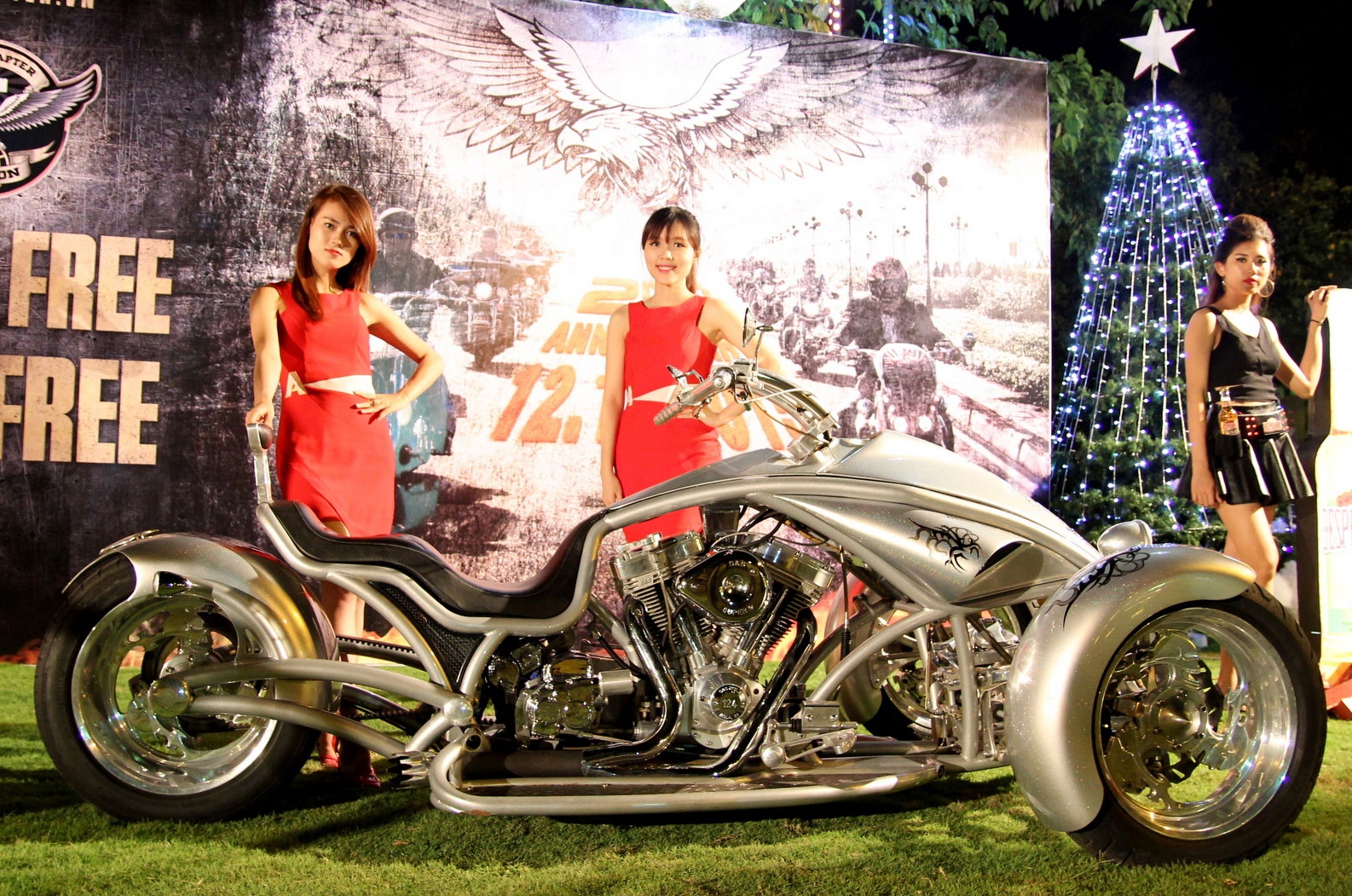 1.000 biker hoi tu o Sai Gon khoe xe Harley doc hinh anh