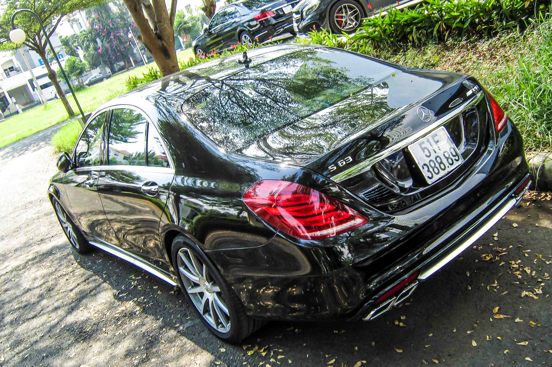 Mercedes S63 gia gan 9 ty dong o Sai Gon hinh anh