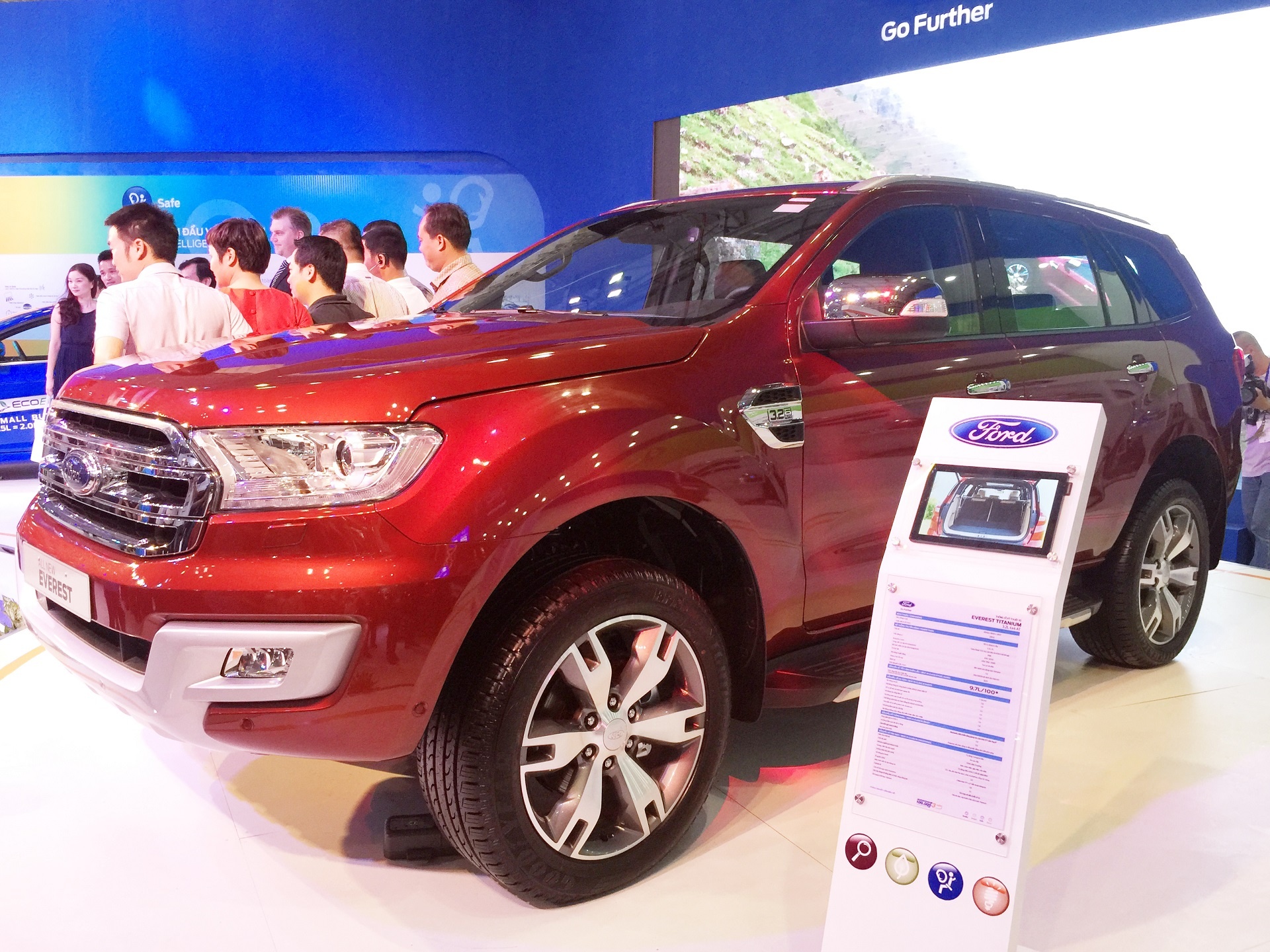 Ford Everest doi moi tai Thai Lan gia bao nhieu? hinh anh