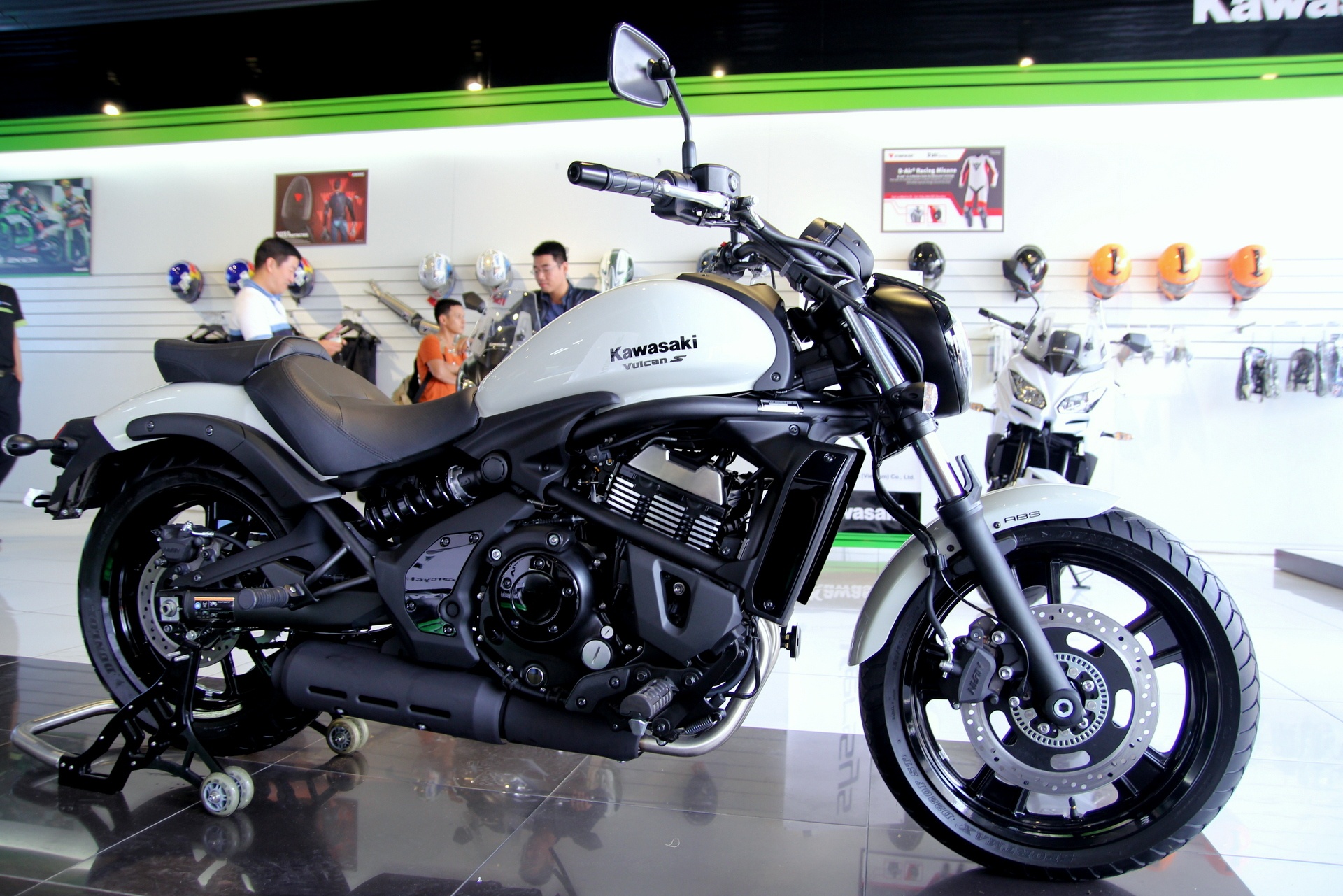 Chi tiet Kawasaki Vulcan S gia 239 trieu vua ra mat o VN hinh anh