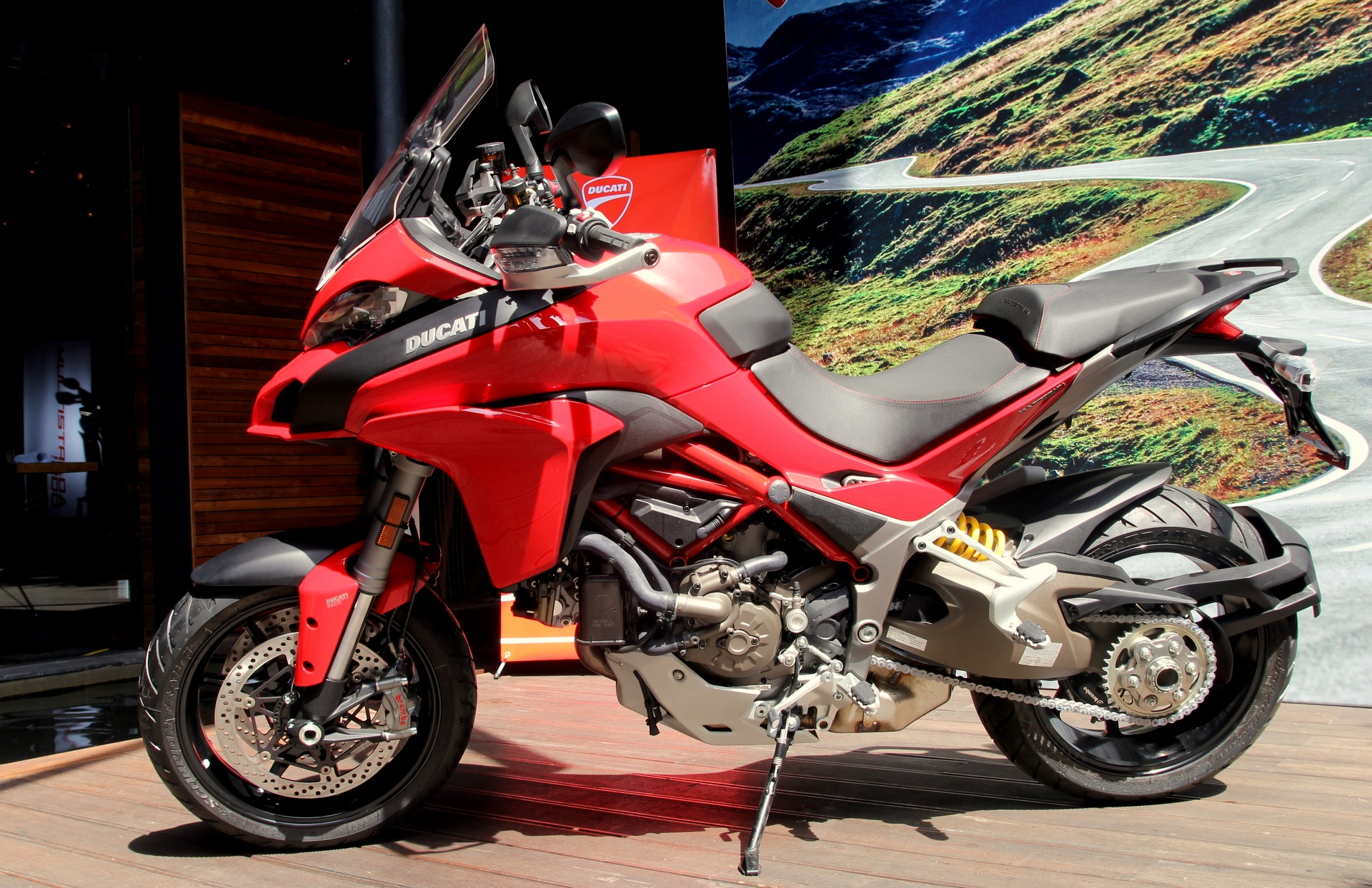 Ducati Multistrada 1200 gia tu 649 trieu dong tai Viet Nam hinh anh