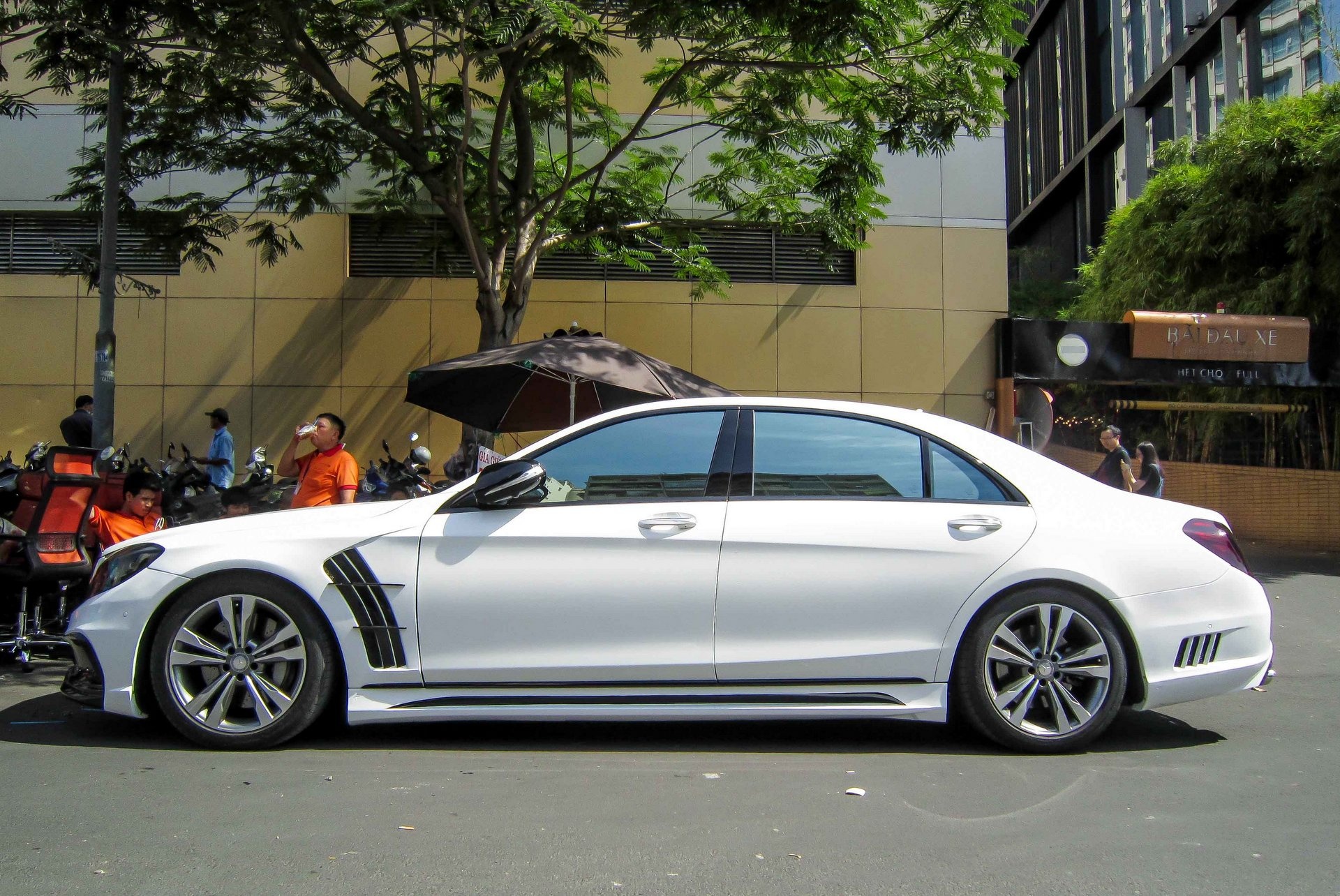 Xe sang Mercedes S500L do cua Cuong 'Dola' hinh anh