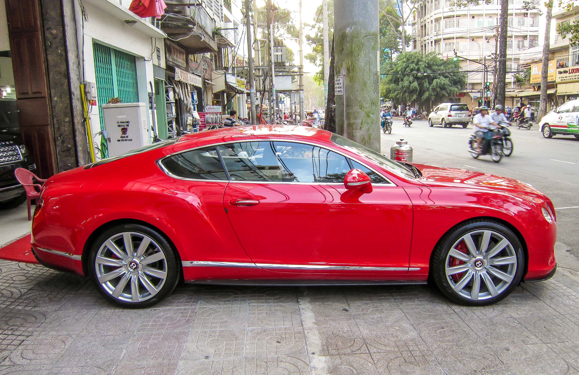 Sieu xe Bentley Continental GT V8 tiet kiem xang o TP HCM hinh anh