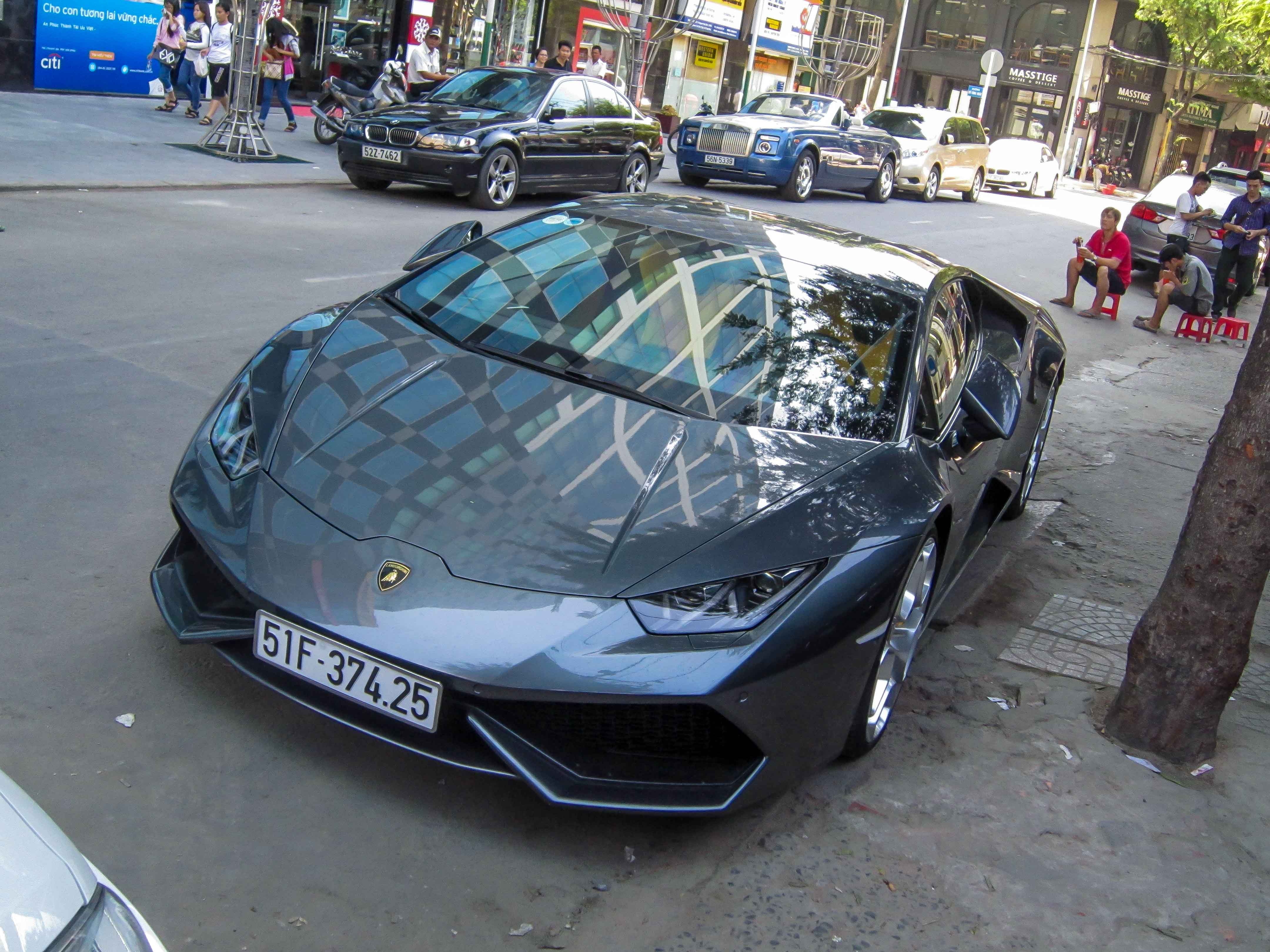 Sieu xe Huracan chinh hang tren pho di bo Nguyen Hue hinh anh