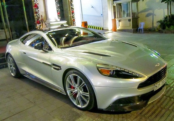 Chi tiet Aston Martin Vanquish hang doc tai Sai Gon hinh anh