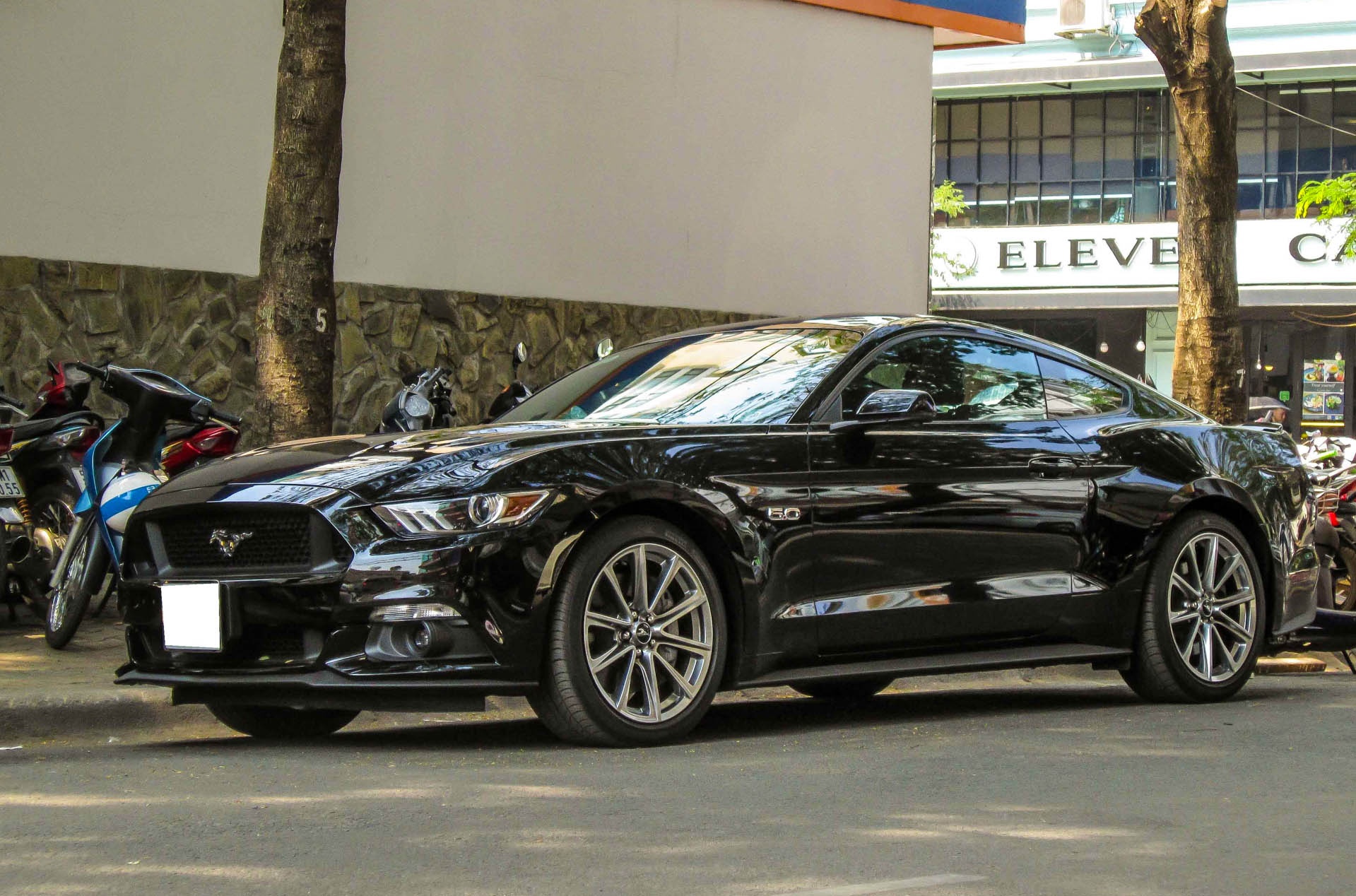 Xe the thao hang hiem Ford Mustang GT 2015 tai TP HCM hinh anh