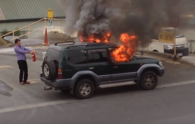 Cach lua chon la lap dat binh chua chay tren oto hinh anh