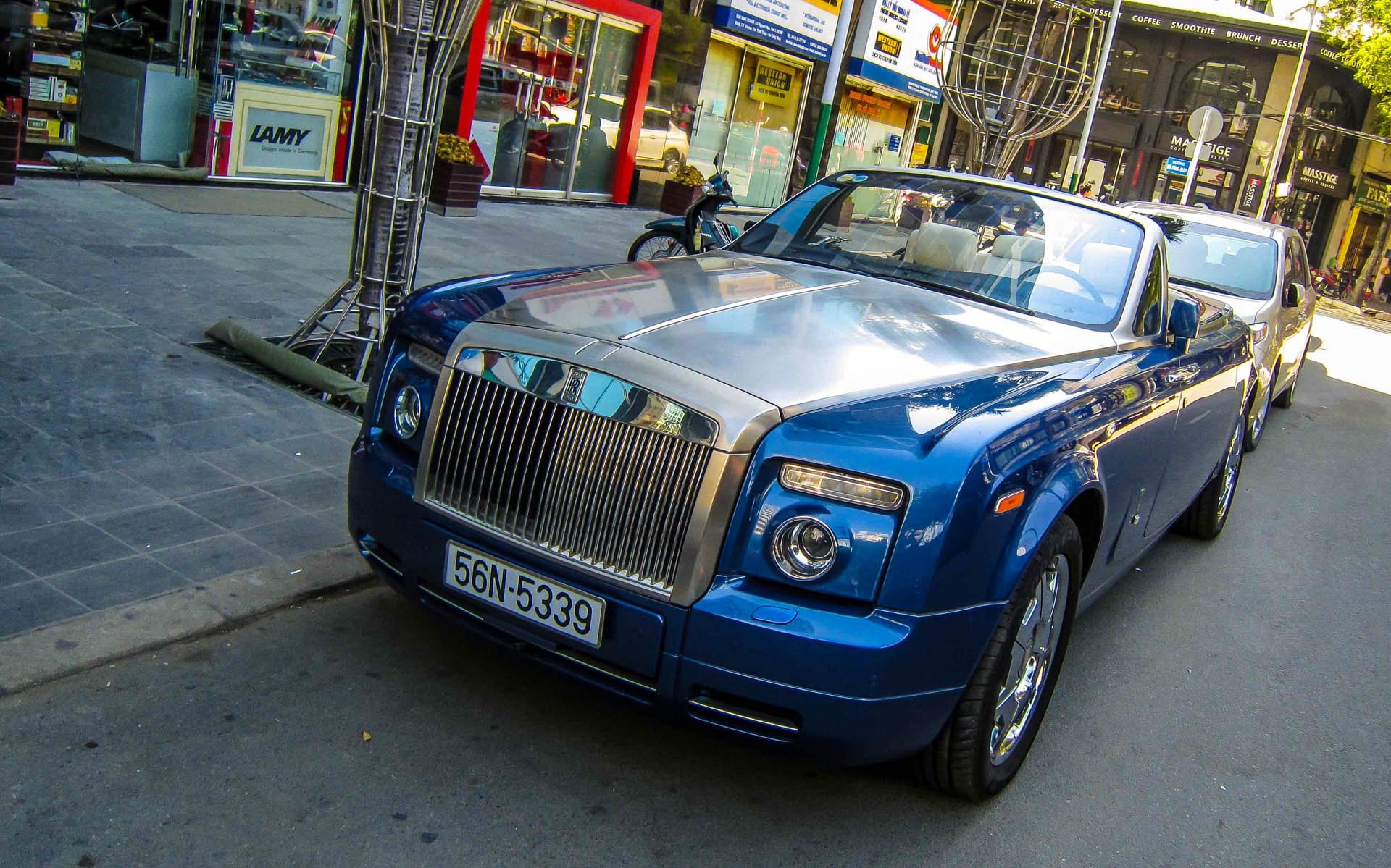 Chi tiet sieu xe Rolls-Royce Drophead Coupe o Sai Gon hinh anh