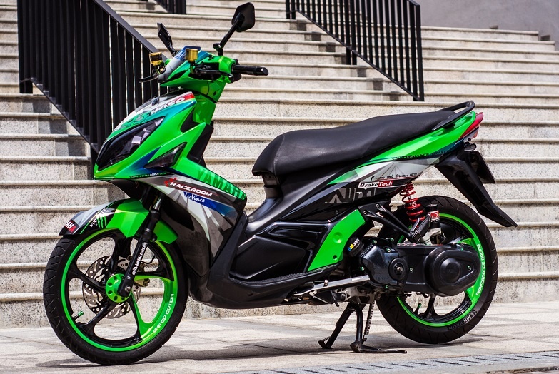 Yamaha Nouvo LX do phong cach xe hoi Subaru hinh anh