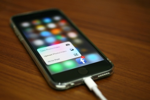 Apple xac nhan loi lech chi so phan tram pin tren iPhone 6S hinh anh