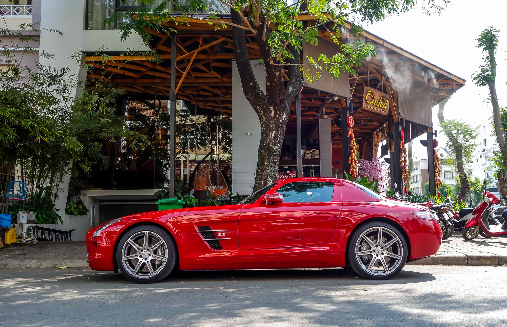 Mercedes SLS chinh hang duy nhat tren duong Sai Gon hinh anh