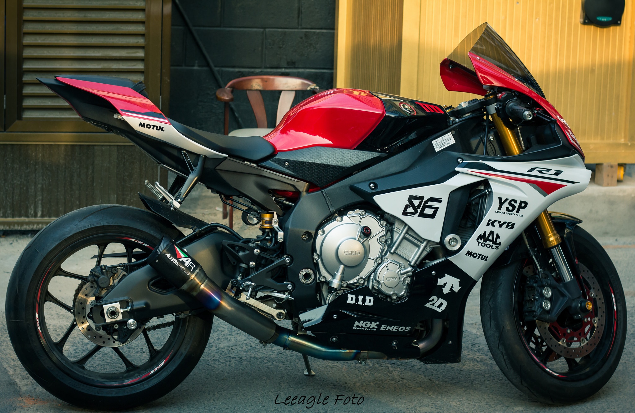 Yamaha R1 do tem va do choi cua biker Sai thanh hinh anh