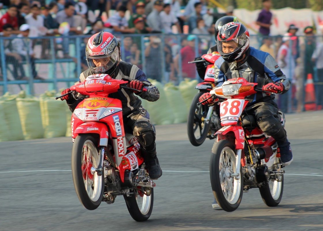 Canh tranh khoc liet tai giai dua xe Honda o Binh Duong hinh anh