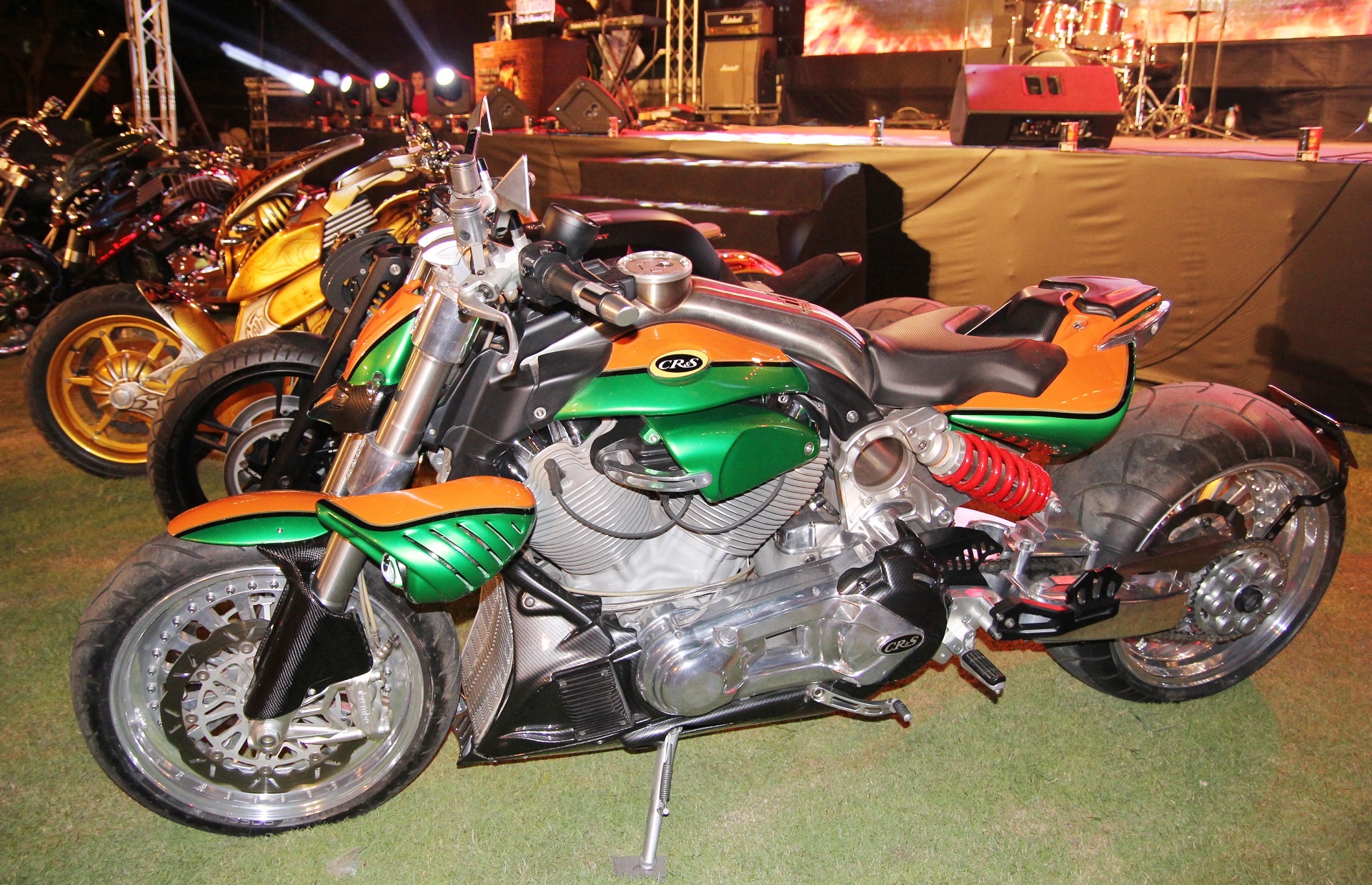 Sap dien ra ngay hoi xe phan khoi lon tai Ha Noi hinh anh