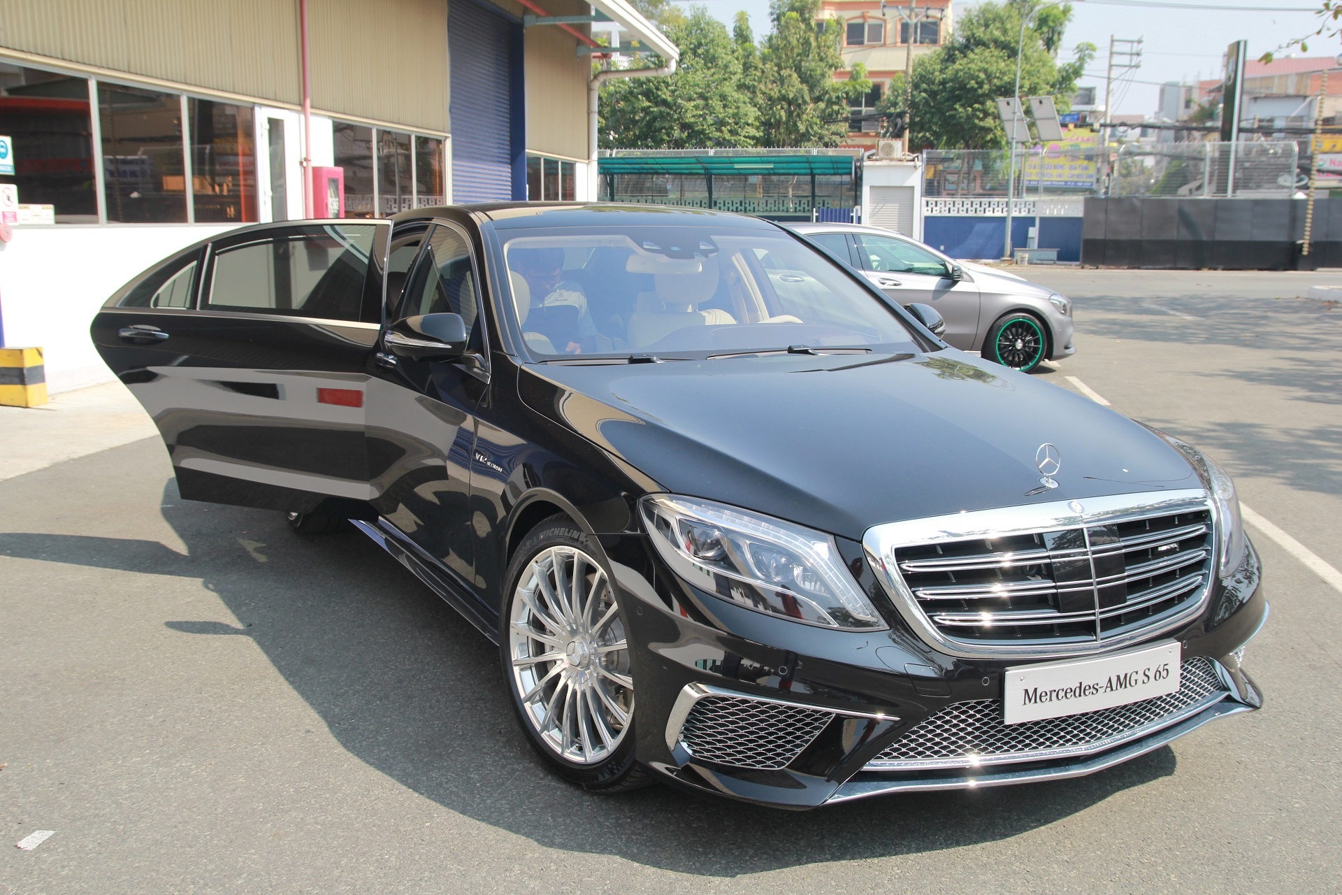 Danh gia nhanh Mercedes S65 AMG gia gan 13 ty tai Viet Nam hinh anh
