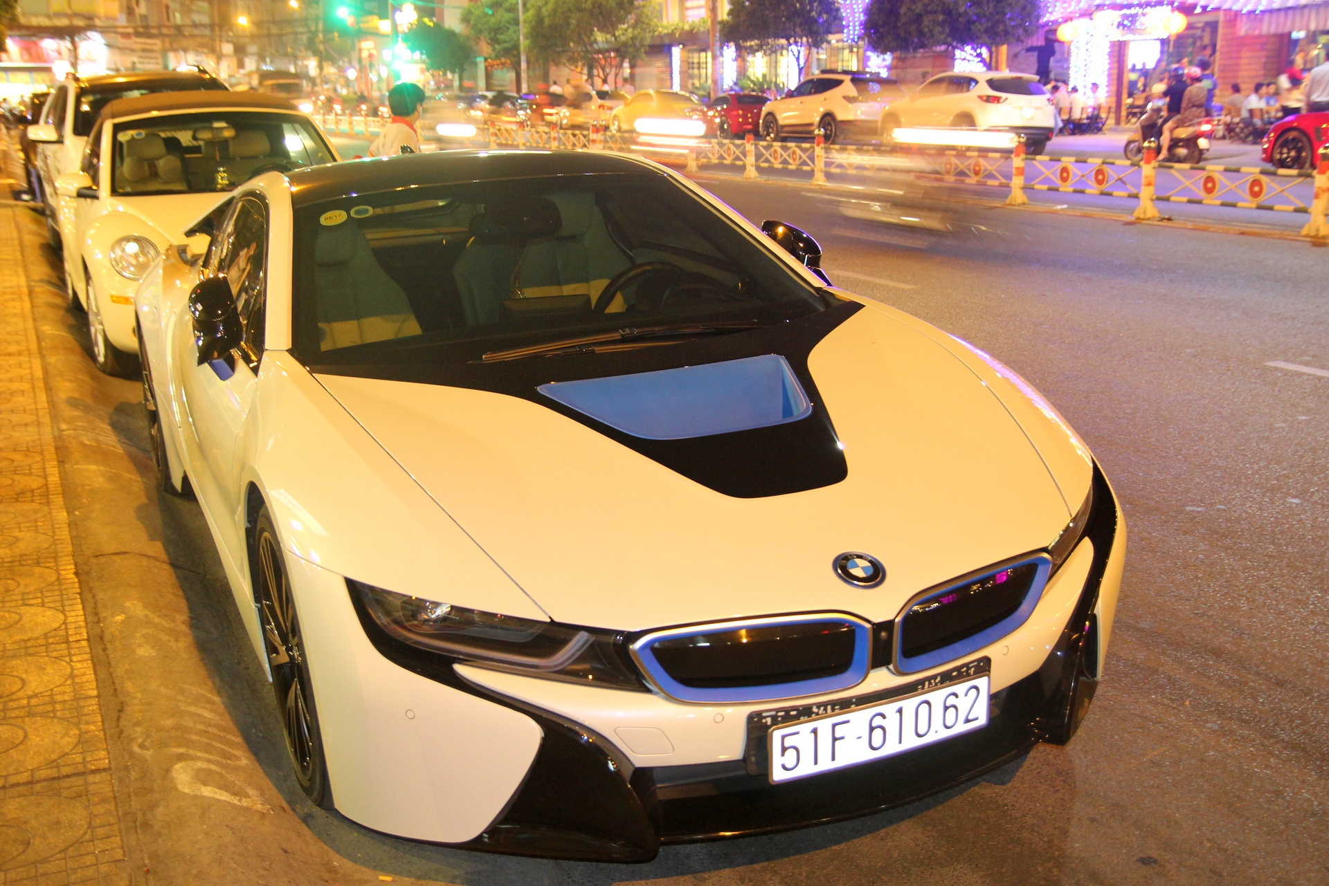 Sieu xe va xe the thao xep hang dai tren pho Sai Gon hinh anh