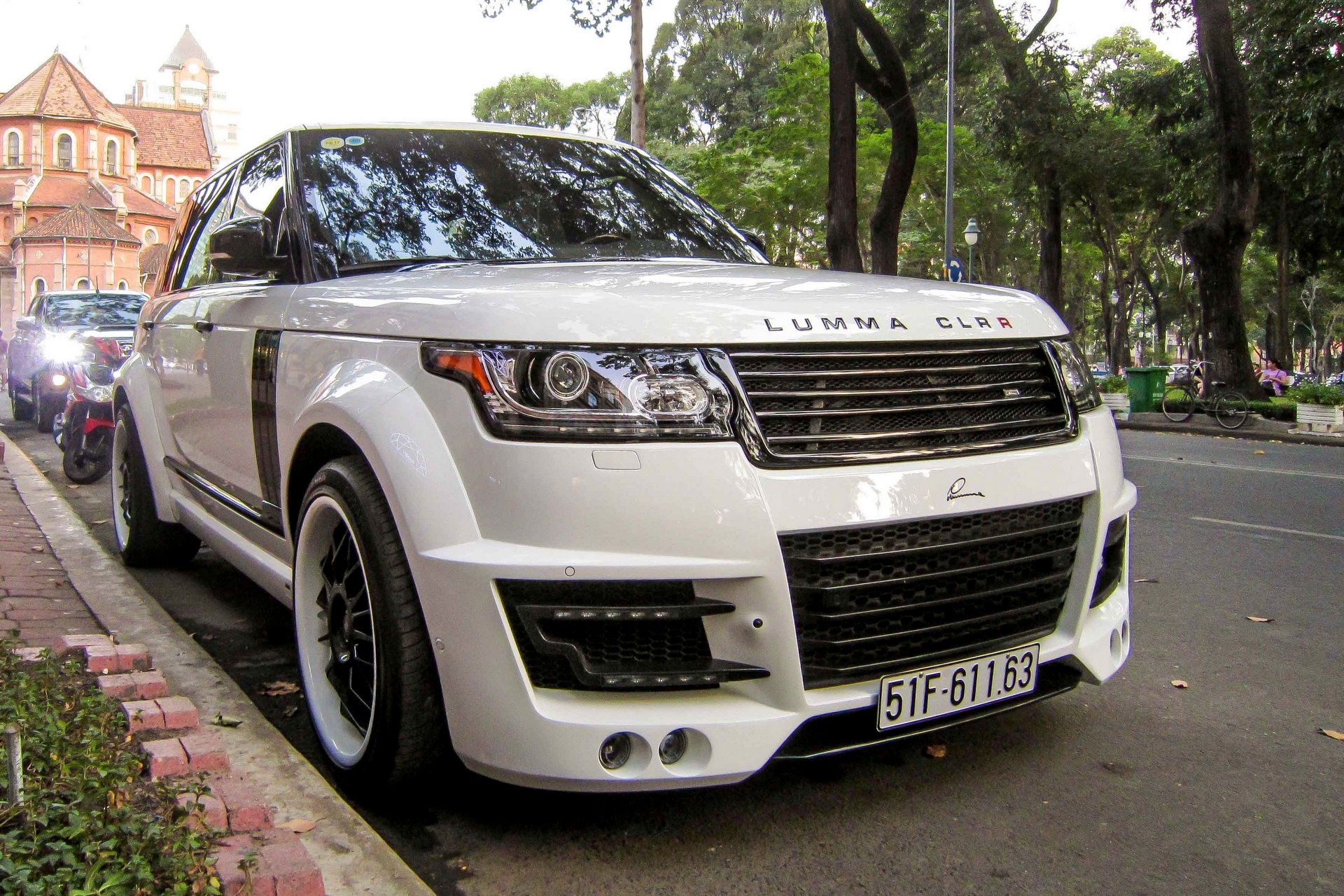 SUV hang sang Land Rover do than rong dau tien o Sai Gon hinh anh