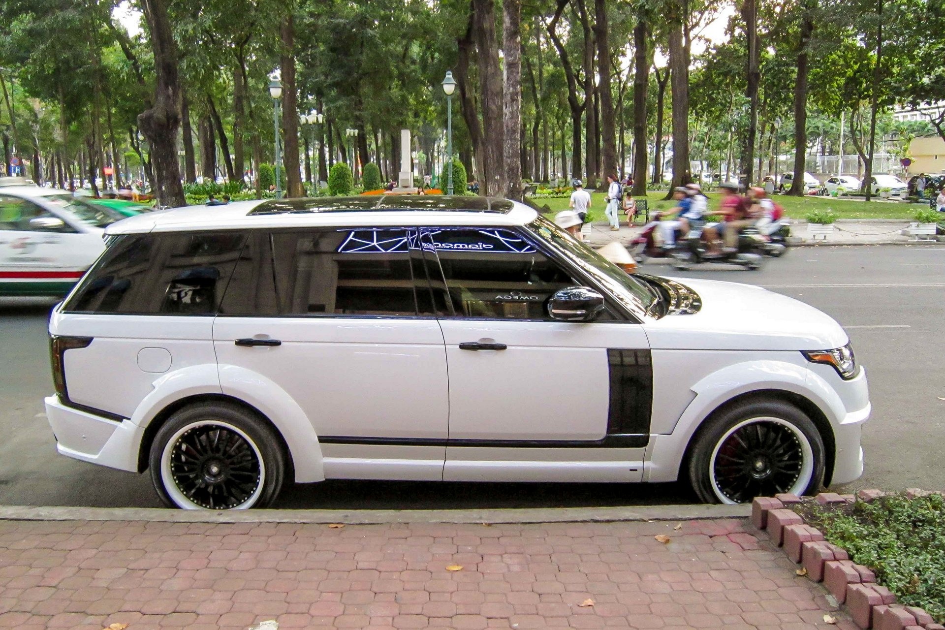 Land Rover,  SUV,  SUV hang sang,  xe sang,  xe do,  Land Rover Range Rover,  Range Rover do anh 2