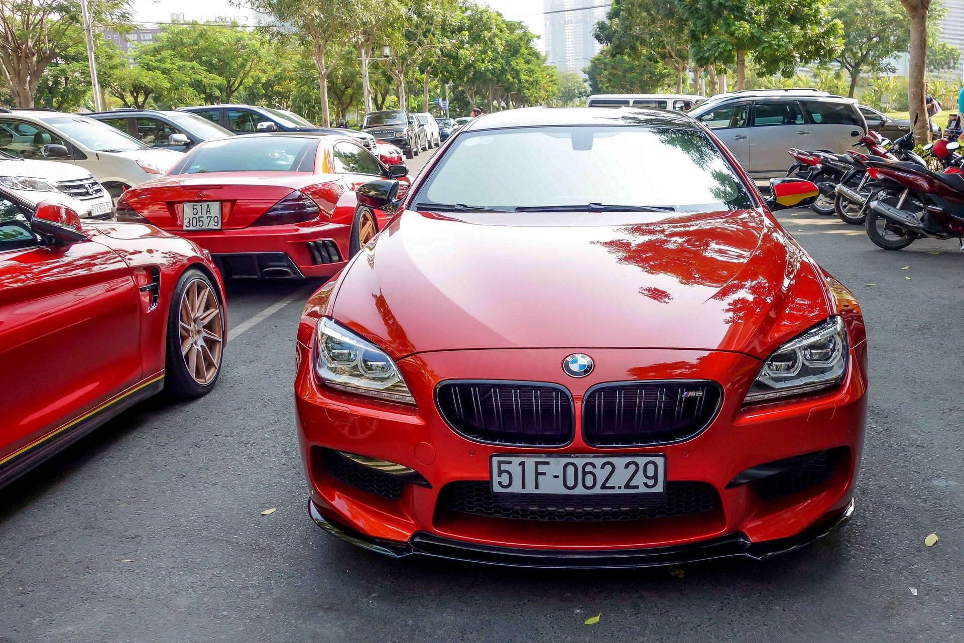 Hang chuc chiec BMW tap trung o Sai Gon hinh anh