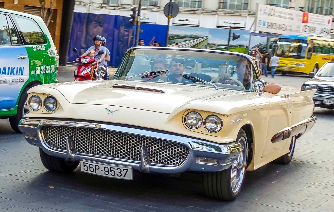 Ford Thunderbird hon 50 tuoi tai Sai Gon hinh anh