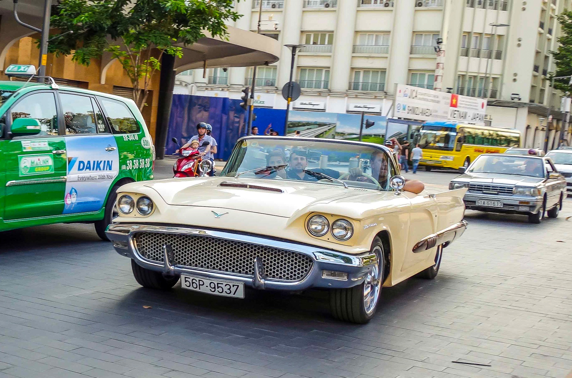 Ford Thunderbird,  xe the thao,  xe co,  xe co Sai Gon,  xe mui tran anh 1
