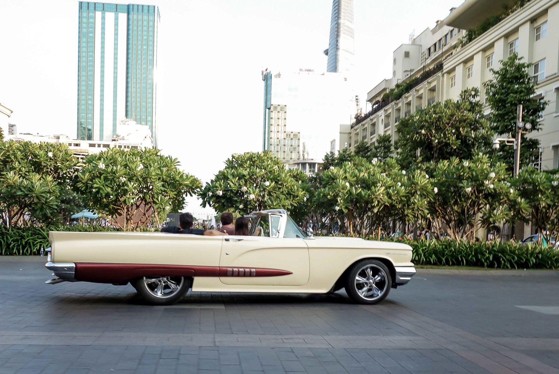 Ford Thunderbird,  xe the thao,  xe co,  xe co Sai Gon,  xe mui tran anh 2