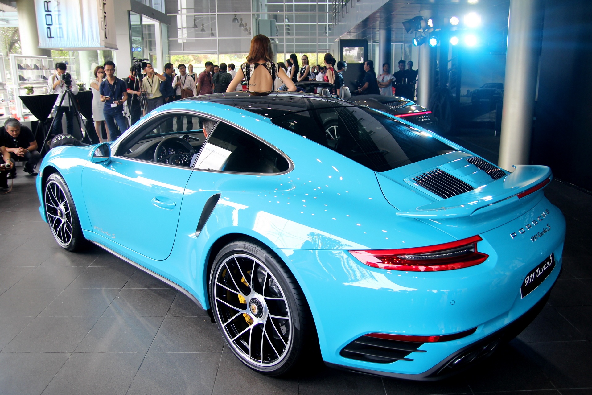 Chi tiet chiec Porsche dat nhat vua ban tai Viet Nam hinh anh