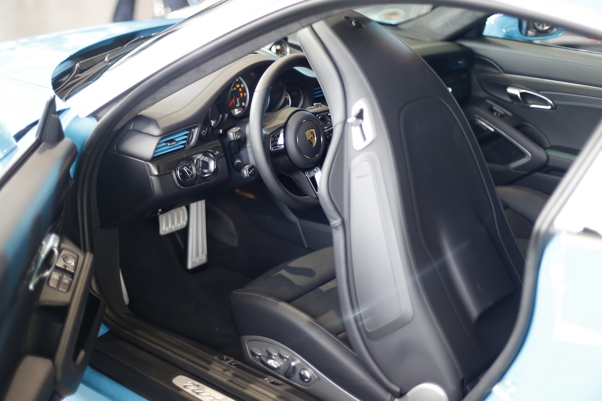 Porsche 911 Turbo S,  sieu xe Porsche,  Porsche dat nhat Viet Nam,  Porsche 911 doi moi,  ra mat Porsche 911 tai Viet Nam anh 17