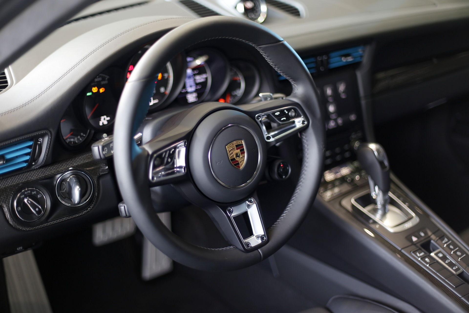 Porsche 911 Turbo S,  sieu xe Porsche,  Porsche dat nhat Viet Nam,  Porsche 911 doi moi,  ra mat Porsche 911 tai Viet Nam anh 5