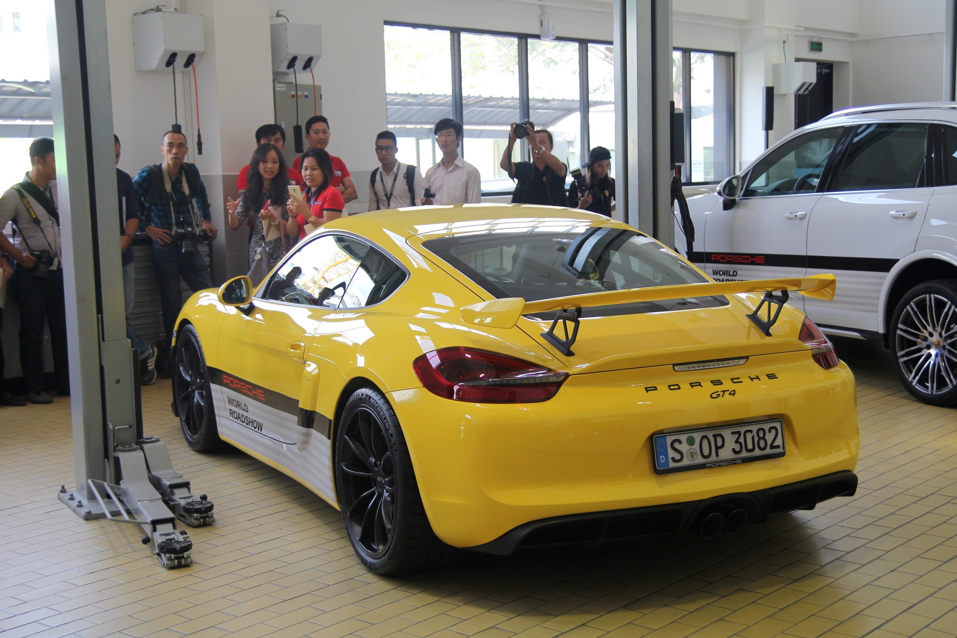 Porsche World Roadshow,  lai thu Porsche,  xe the thao cua Duc,  Porsche Viet Nam,  Porsche Turbo S anh 8