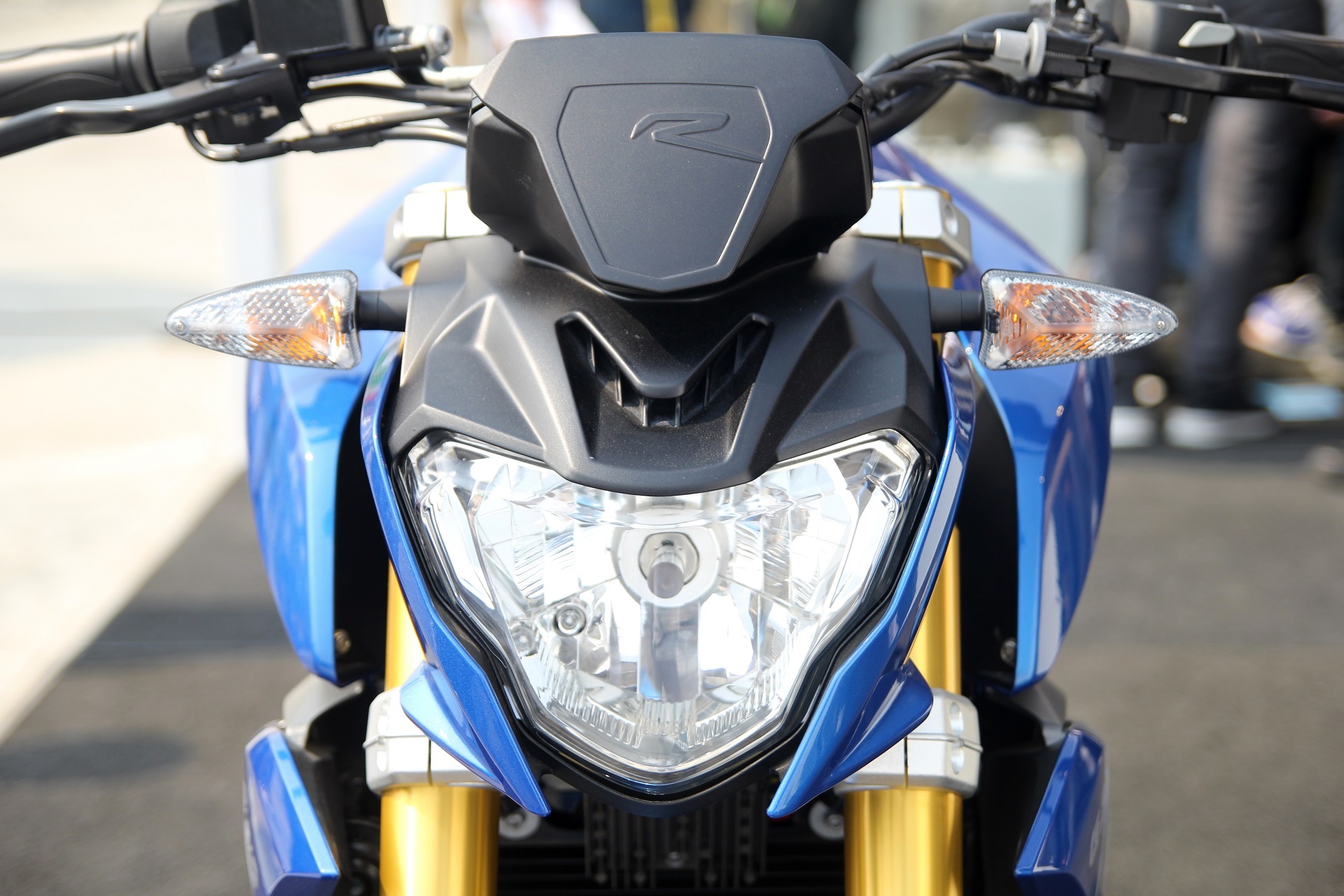 xe con tay co nho cua BMW anh 6