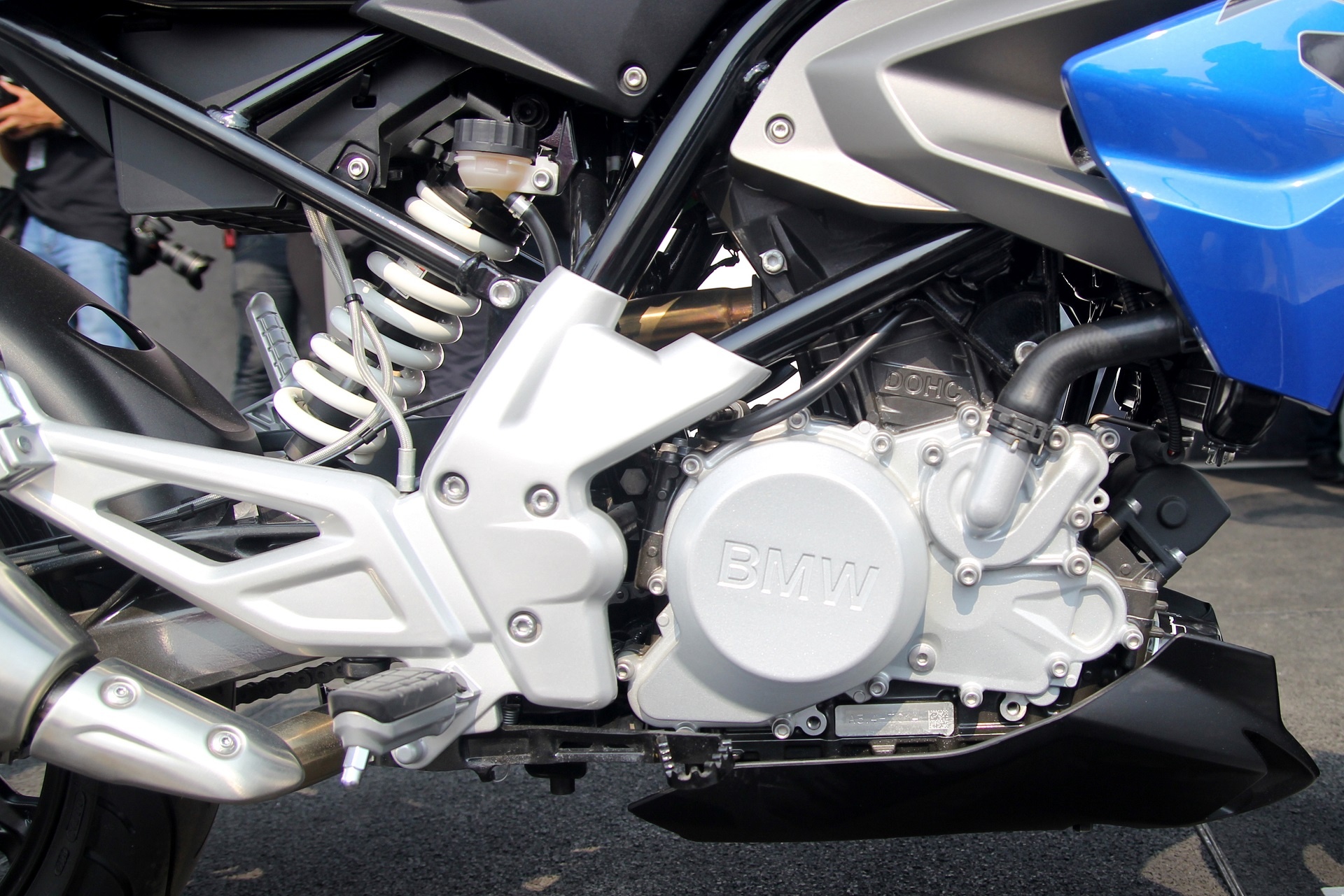 xe con tay co nho cua BMW anh 3