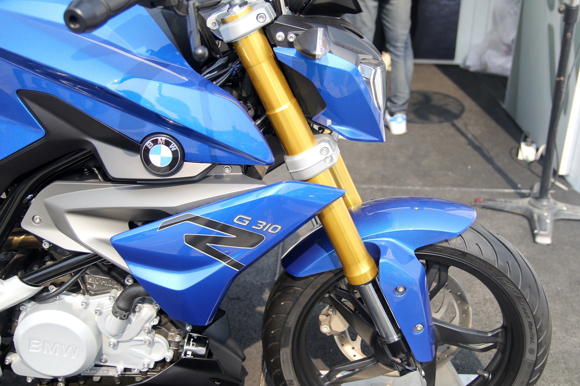 xe con tay co nho cua BMW anh 4