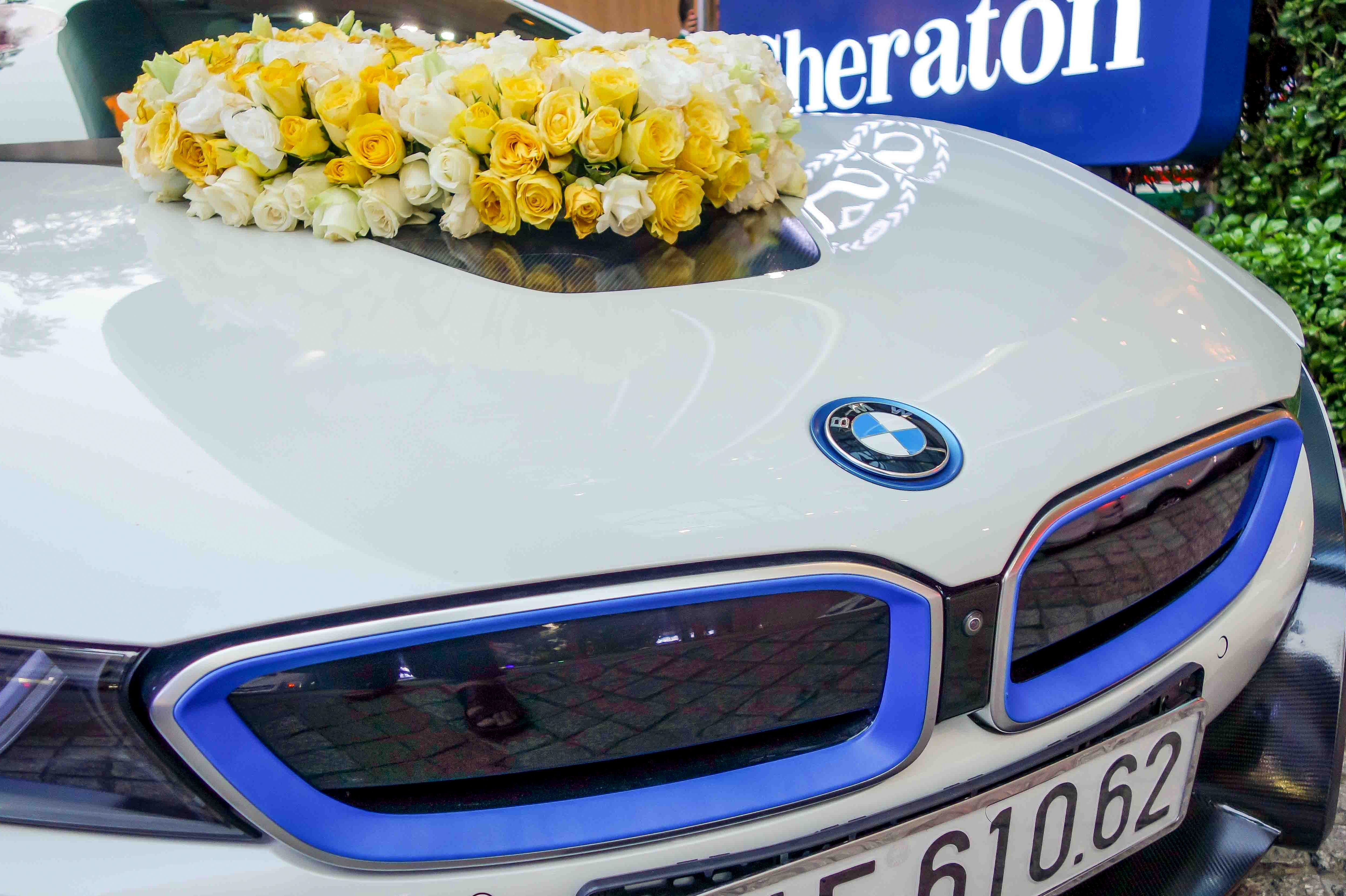 BMW i8 làm xe hoa ở Sài Gòn ảnh 3 BMW i8 lam xe hoa o Sai Gon anh 3