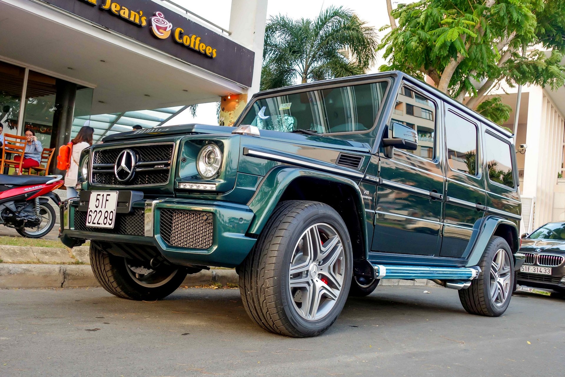 'Vua dia hinh' Mercedes G63 mau la o Sai Gon hinh anh
