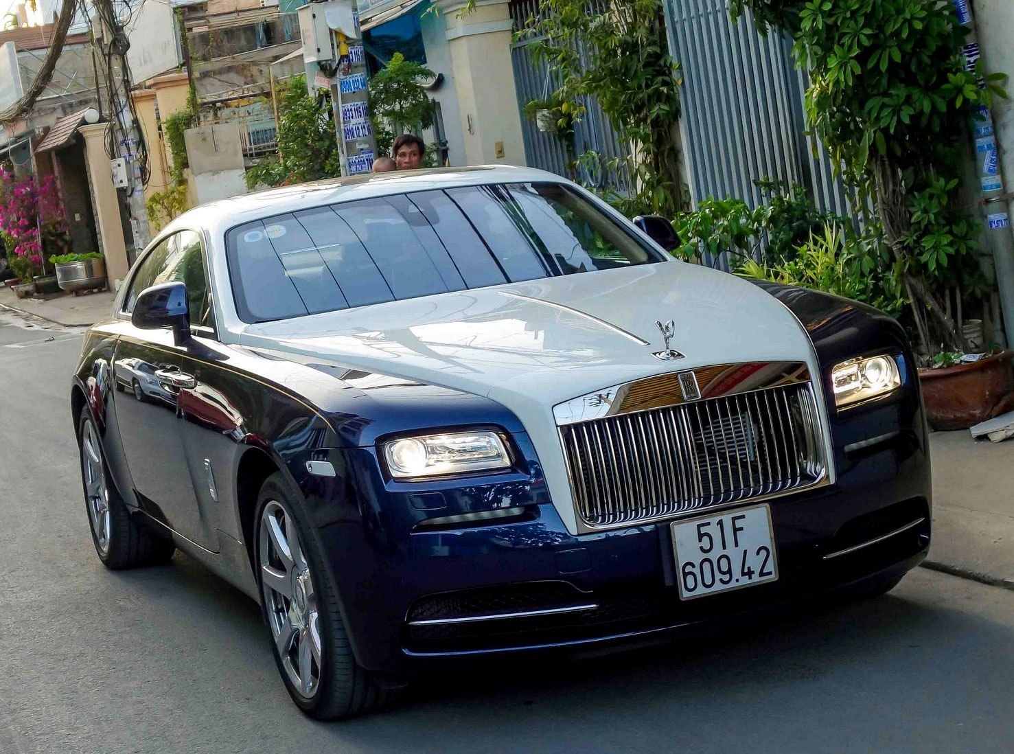 Rolls-Royce Wraith chinh hang dau tien ra bien so TP HCM hinh anh