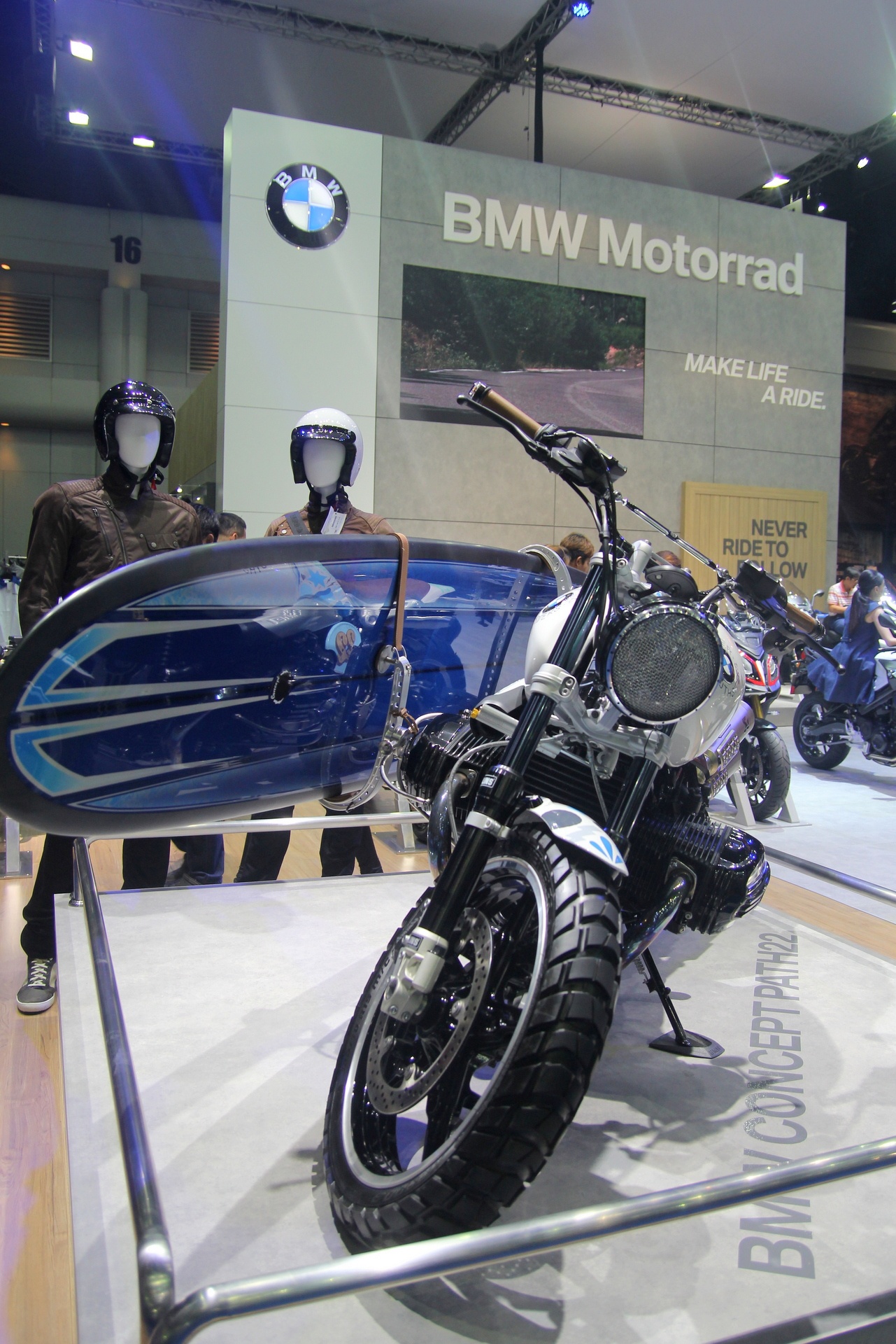 BMW R Nine T cho nguoi thich luot van anh 4