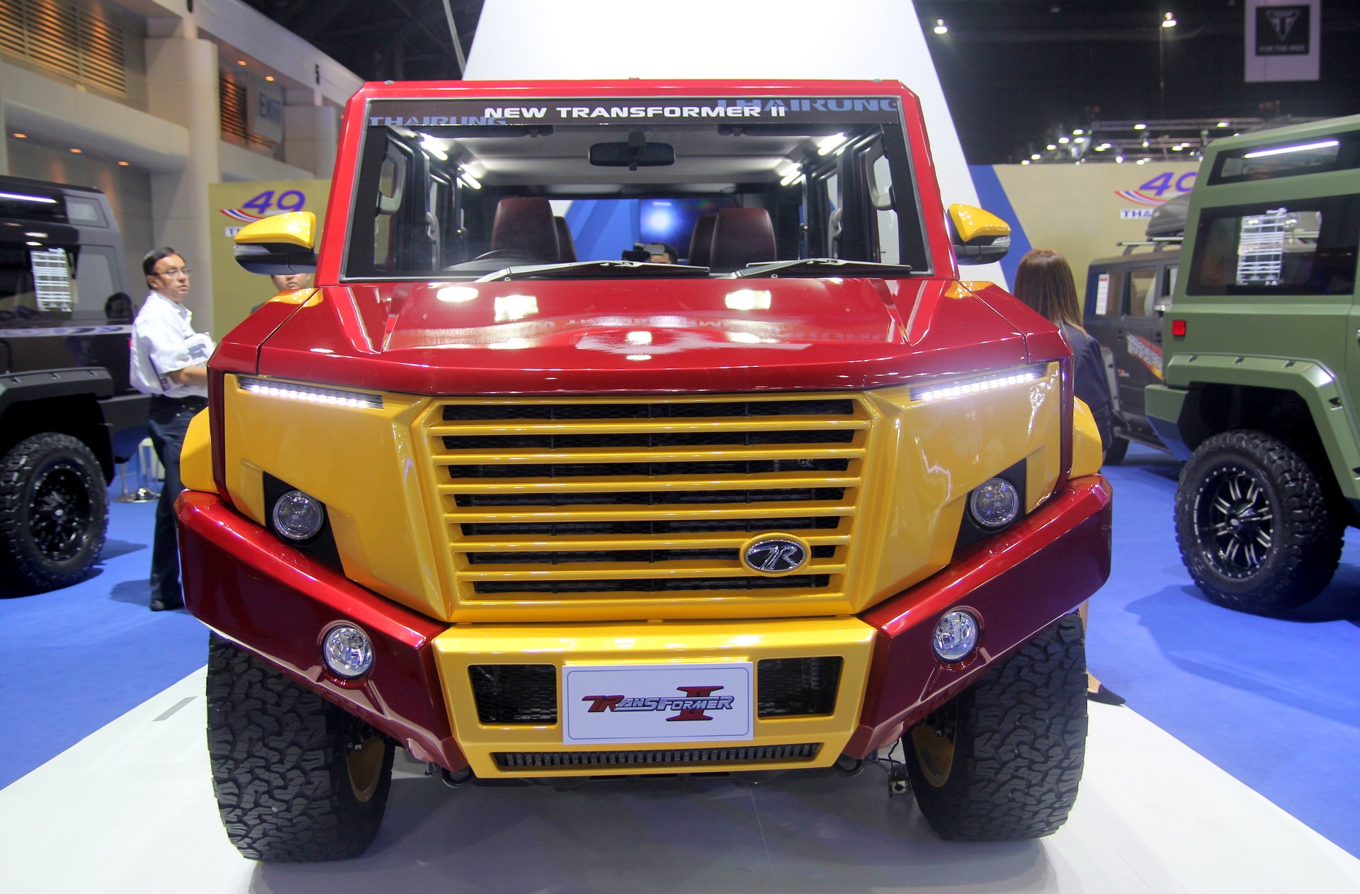 Toyota Hilux do phong cach Iron Man anh 1