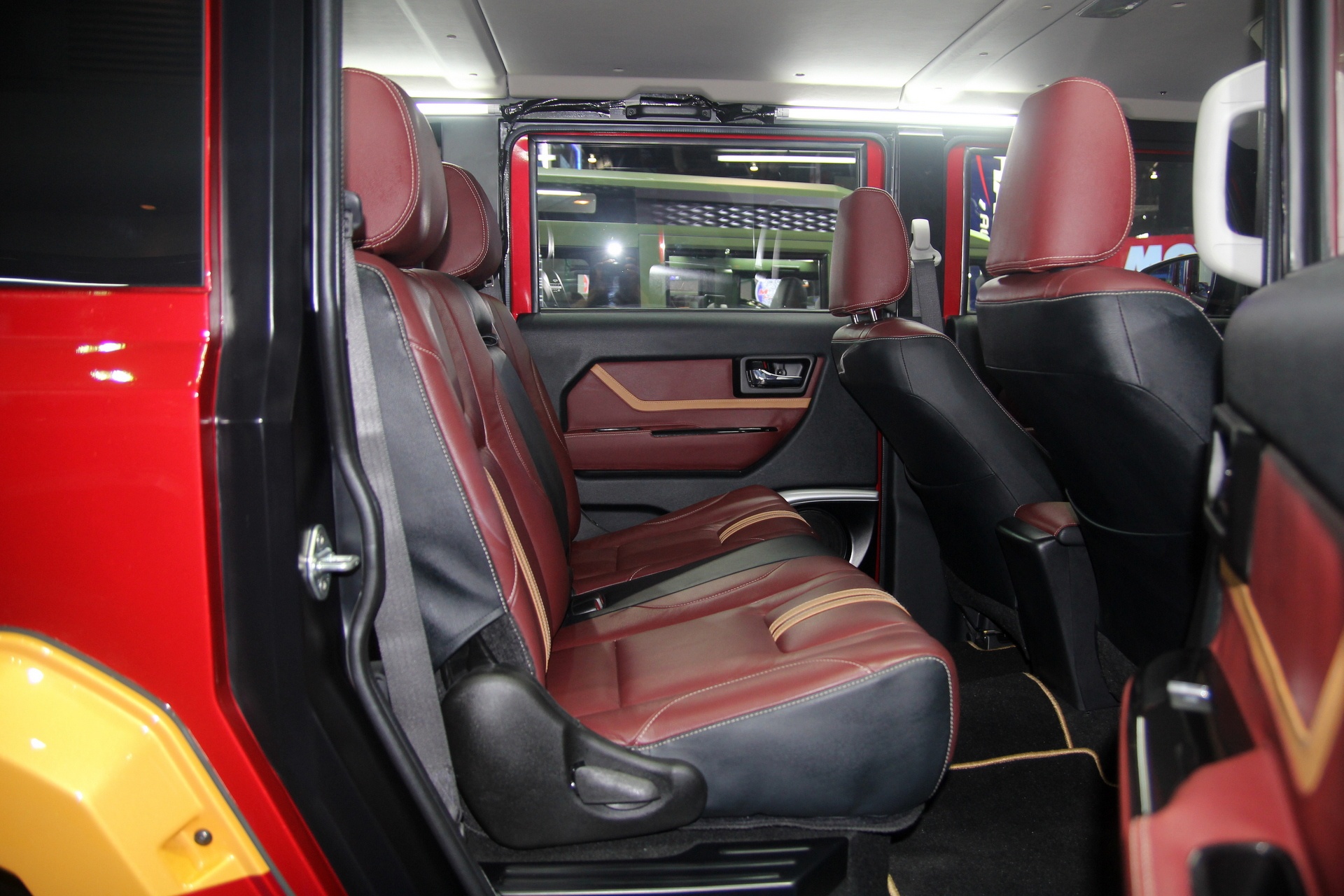 Toyota Hilux do phong cach Iron Man anh 10