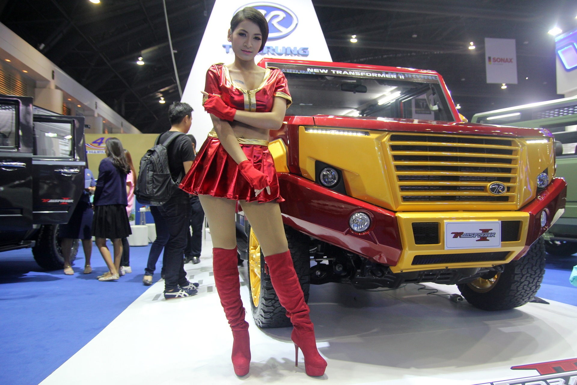 Toyota Hilux do phong cach Iron Man anh 12